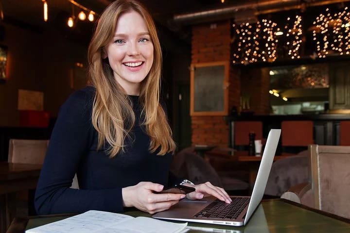 Woman at computer reviewing caller id features of our window cleaning software